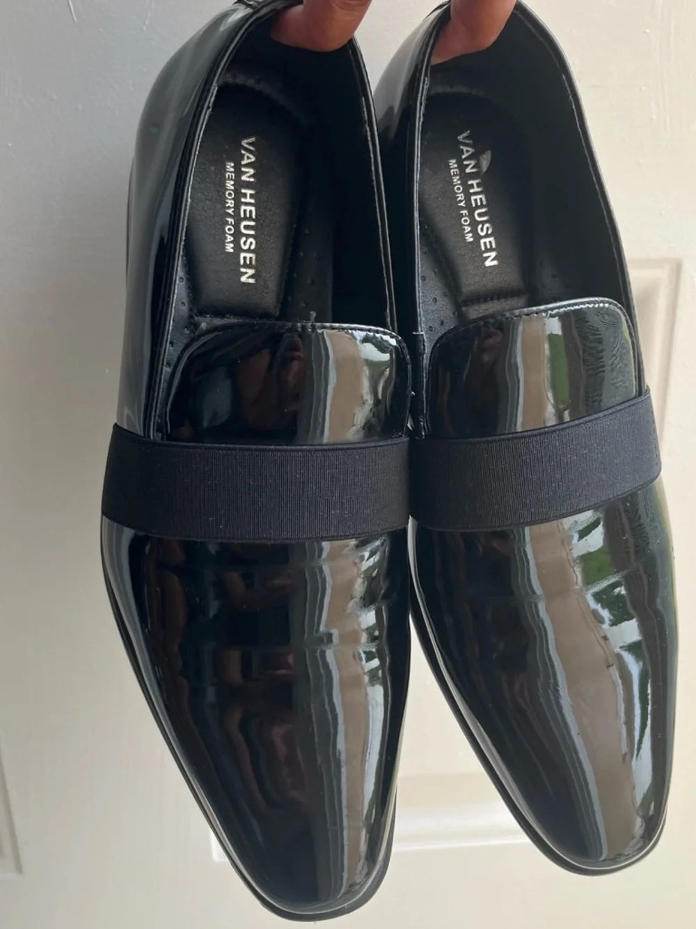 Men’s Black Van Heusen loafers size 8 regular#formal dress patent leather